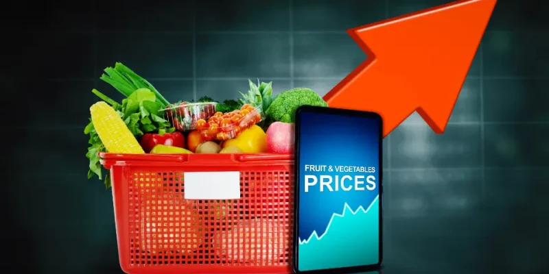 দ্রব্যমূল্যের ঊর্ধ্বগতি প্রতিবেদন : উচ্চ মূল্যের ট্যাগ সহ নিত্যপ্রয়োজনীয় জিনিসপত্র।